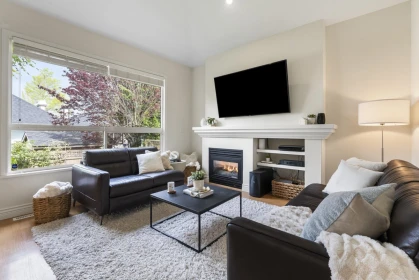 Kitchen Island Photo of 14733 75a Avenue, Surrey, BC