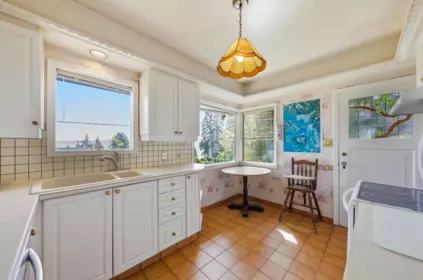 Breakfast Nook Photo of 2657 Haywood Avenue, West Vancouver, BC