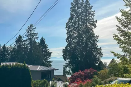 Garden / Landscaping Photo of 2657 Haywood Avenue, West Vancouver, BC