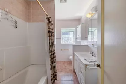 Guest Bathroom Photo of 2657 Haywood Avenue, West Vancouver, BC