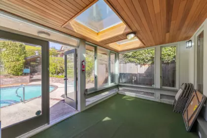 Powder Room Photo of 2657 Haywood Avenue, West Vancouver, BC