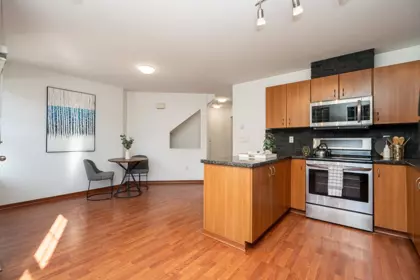 Kitchen Photo of 5 8638 159 Street, Surrey, BC