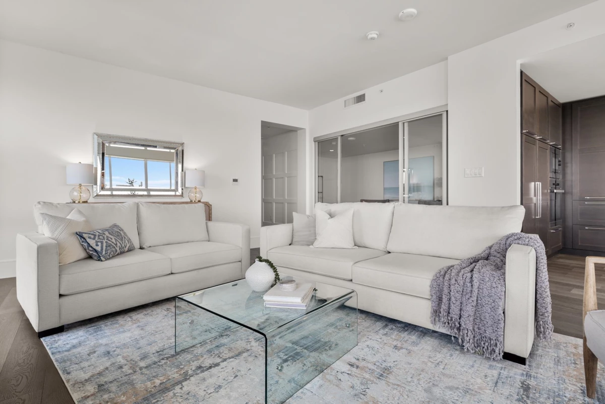 Family Room Photo of 1701 1500 Martin Street, White Rock, BC