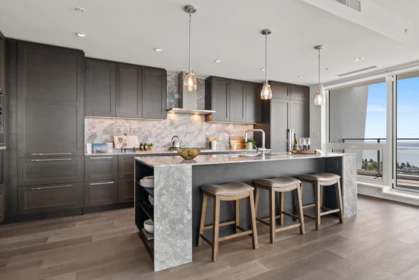 Kitchen Island Photo of 1701 1500 Martin Street, White Rock, BC