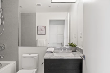 Powder Room Photo of 1701 1500 Martin Street, White Rock, BC