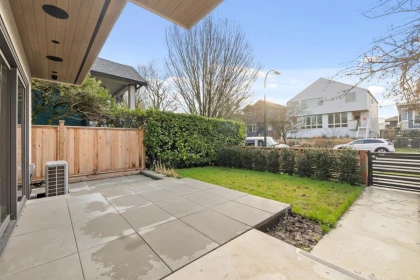 Front Yard Photo of 1 435 E 37th Avenue, Vancouver, BC
