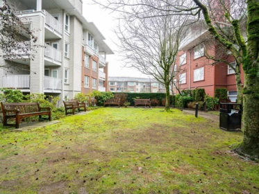 Guest Bathroom Photo of 412 4723 Dawson Street, Burnaby, BC