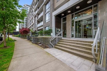Garden / Landscaping Photo of 911 8800 Hazelbridge Way, Richmond, BC