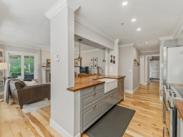 Breakfast Nook Photo of 103 2110 York Avenue, Vancouver, BC