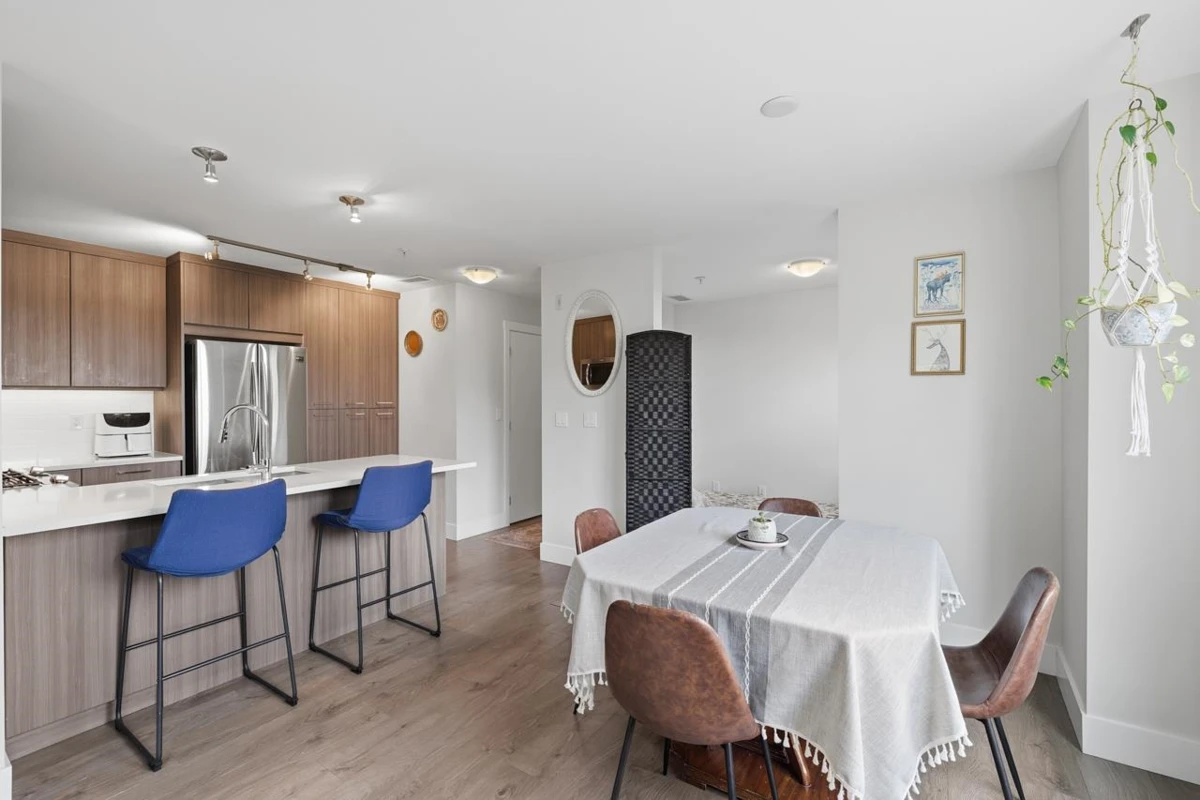 Dining Area Photo of 1312 Fifth Avenue, New Westminster, BC