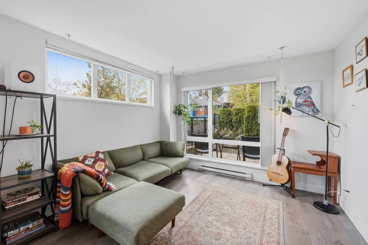 Family Room Photo of 1312 Fifth Avenue, New Westminster, BC