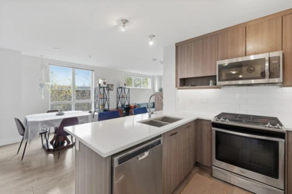Kitchen Island Photo of 1312 Fifth Avenue, New Westminster, BC