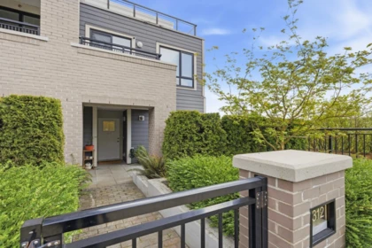 Outdoor Patio Photo of 1312 Fifth Avenue, New Westminster, BC
