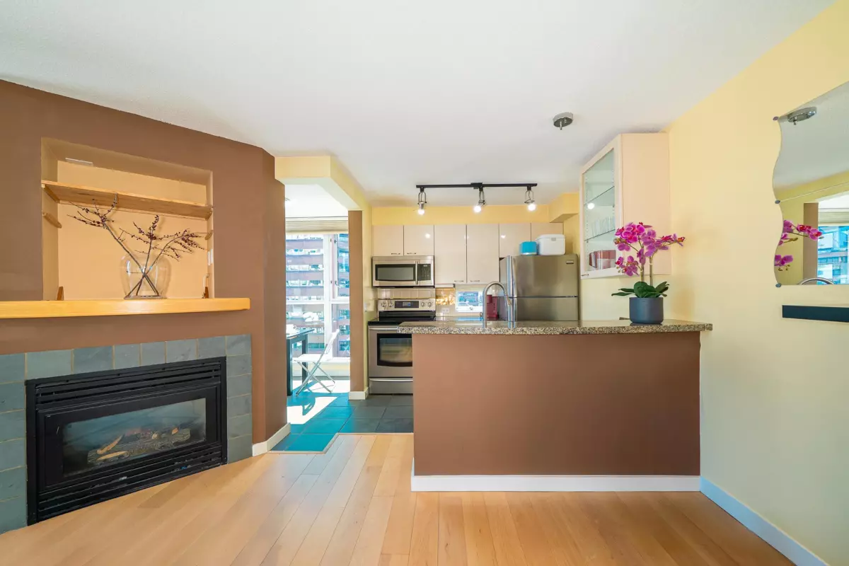 Dining Area Photo of 1509 1068 Hornby Street, Vancouver, BC