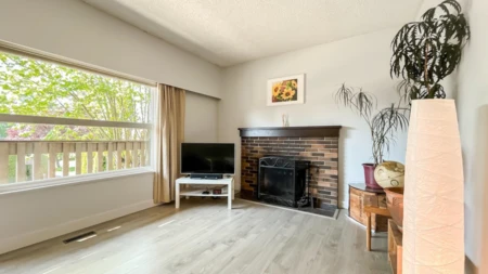 Kitchen Photo of 985 Old Lillooet Road, North Vancouver, BC