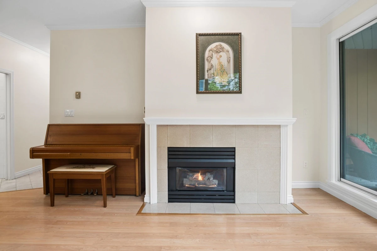 Dining Area Photo of 225 1150 Quayside Drive, New Westminster, BC