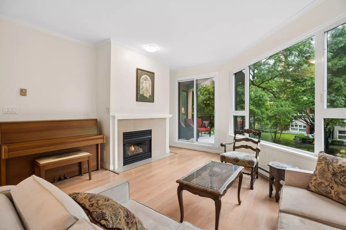 Living Room Photo of 225 1150 Quayside Drive, New Westminster, BC