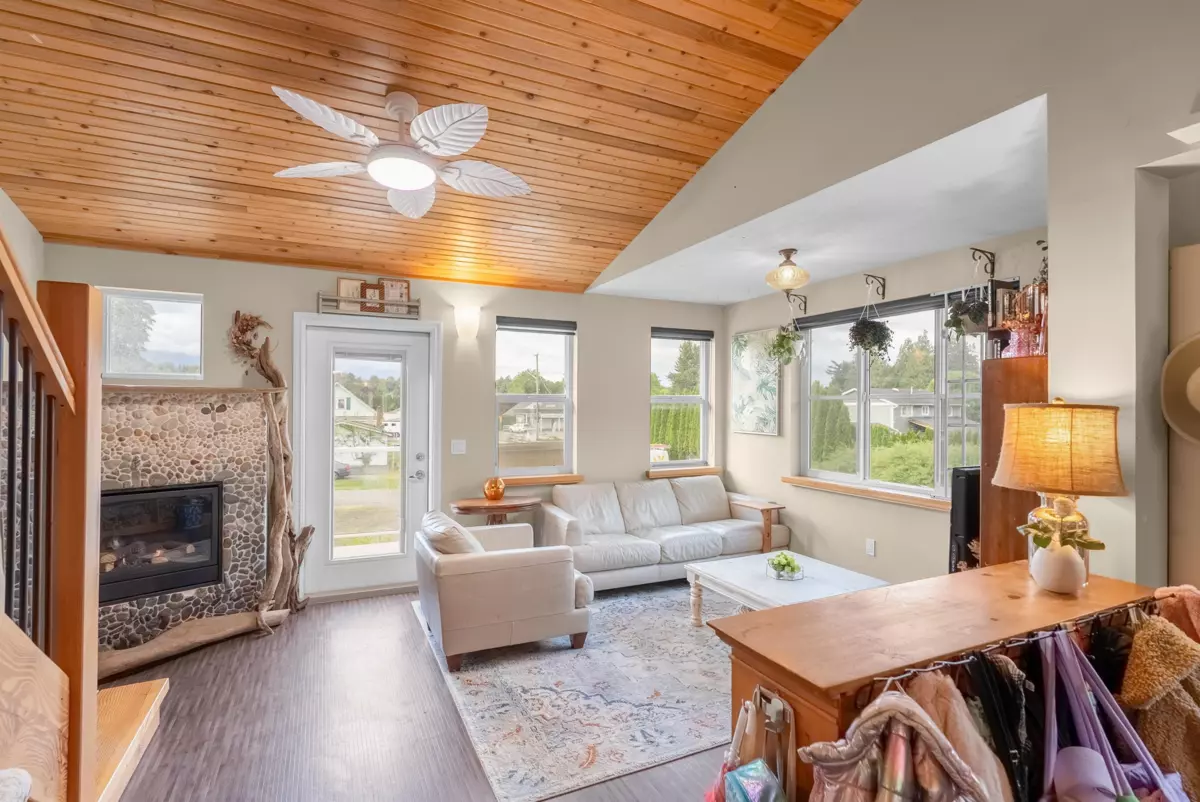 Living Room Photo of 30 42312 Yarrow Central Road, Yarrow, BC