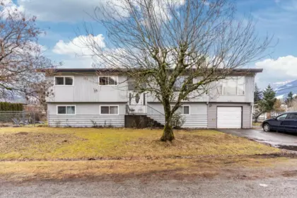 385 3rd Avenue, Hope, BC, Hope — Single Family Residence for sale