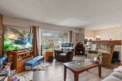 Kitchen Island Photo of 385 3rd Avenue, Hope, BC