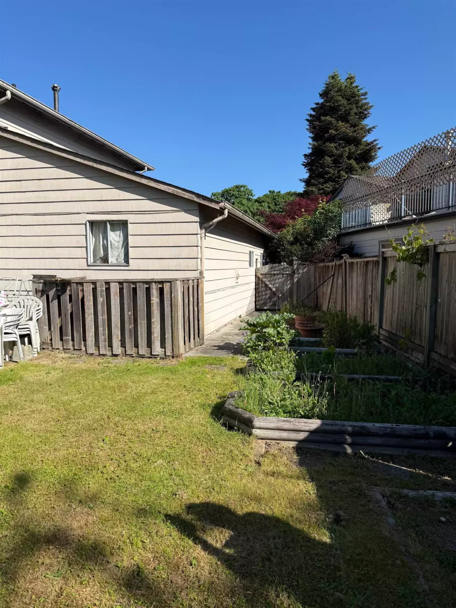 Family Room Photo of 6040 Taseko Crescent, Richmond, BC