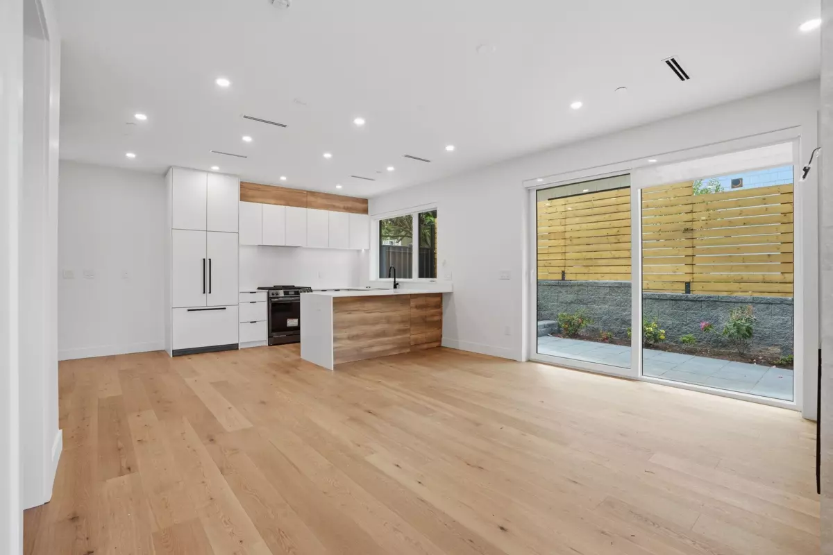 Family Room Photo of 2 2438 E 20th Avenue, Vancouver, BC