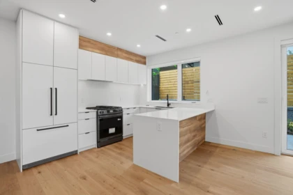 2 2438 E 20th Avenue, Vancouver, BC, Vancouver — Half Duplex for sale