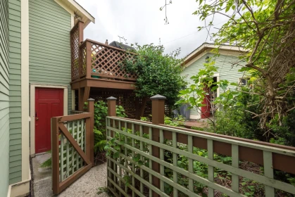 Backyard Photo of 341 E 58th Avenue, Vancouver, BC