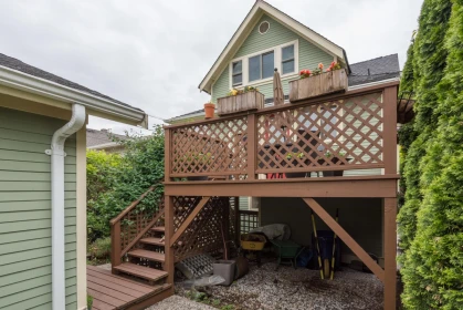 Garden / Landscaping Photo of 341 E 58th Avenue, Vancouver, BC