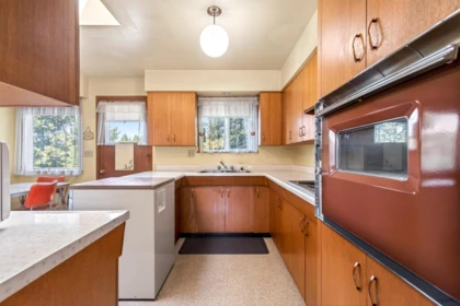 Guest Bathroom Photo of 256 Rossmore Court, Coquitlam, BC