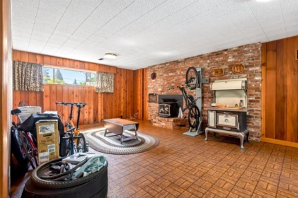 Hallway Photo of 256 Rossmore Court, Coquitlam, BC