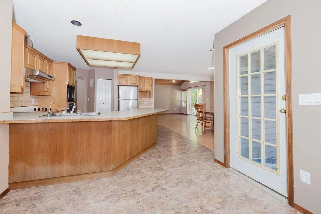 Dining Area Photo of 8094 Alderwood Road, Halfmoon Bay, BC