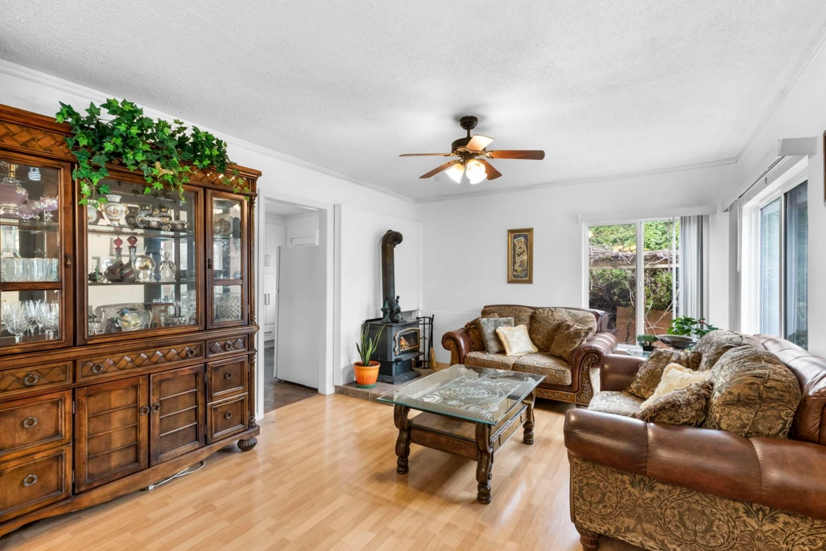 Family Room Photo of 7566 Dunsmuir Street, Mission, BC