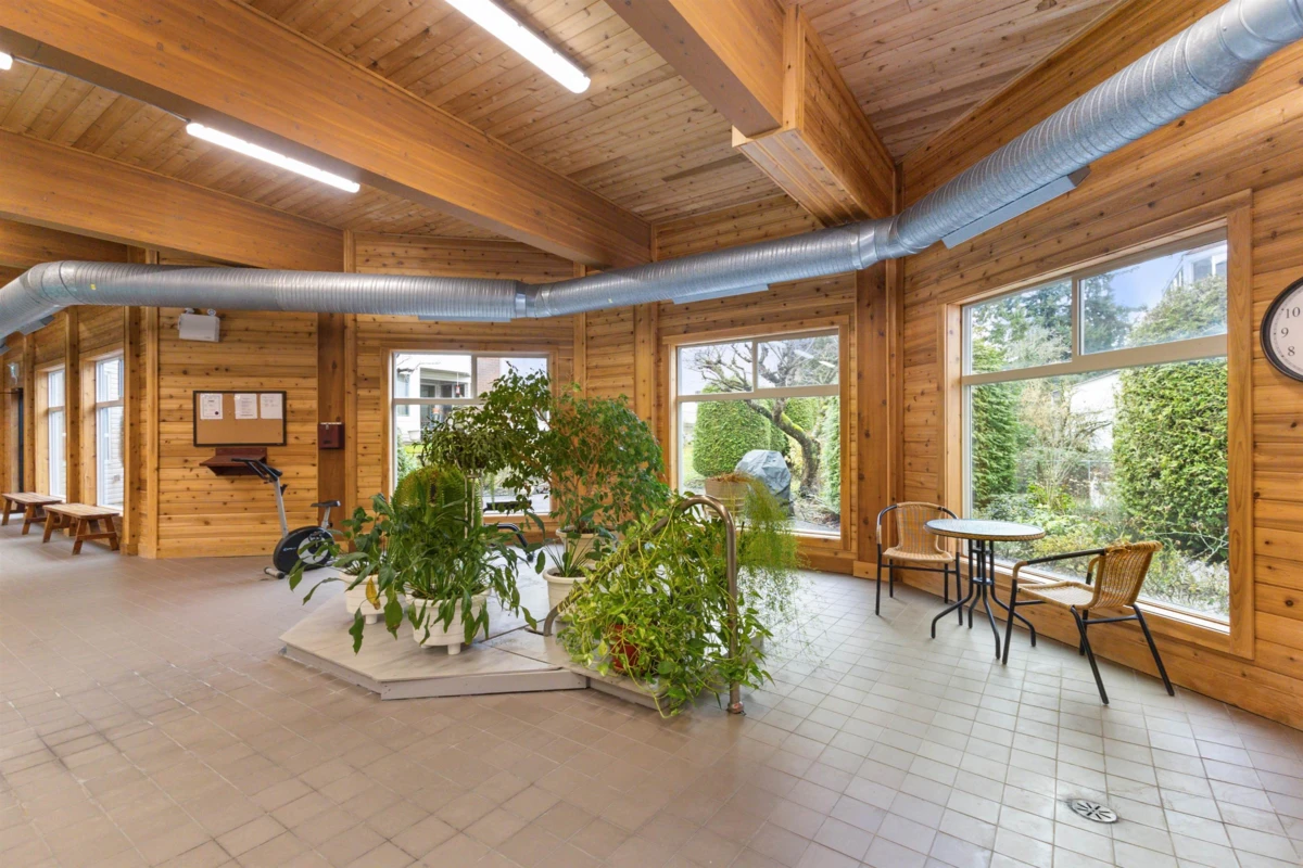 Dining Area Photo of 302 32098 George Ferguson Way, Abbotsford, BC
