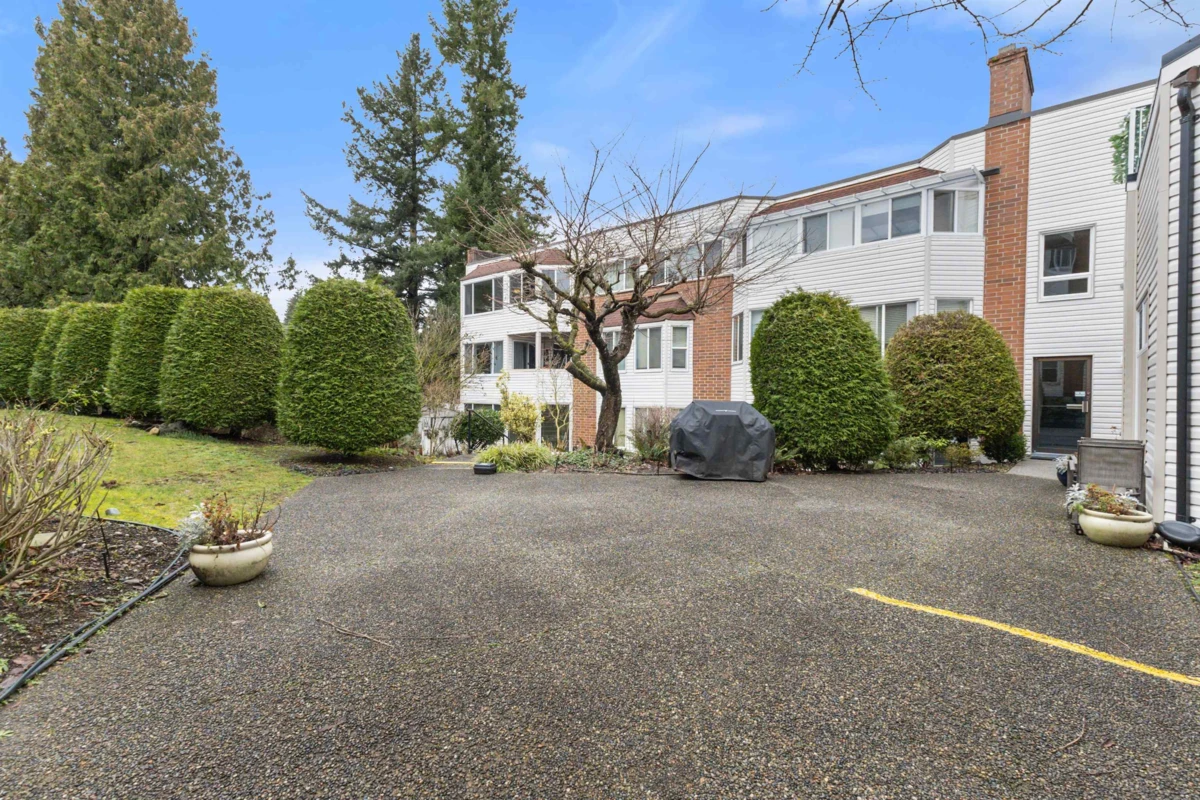 Living Room Photo of 302 32098 George Ferguson Way, Abbotsford, BC