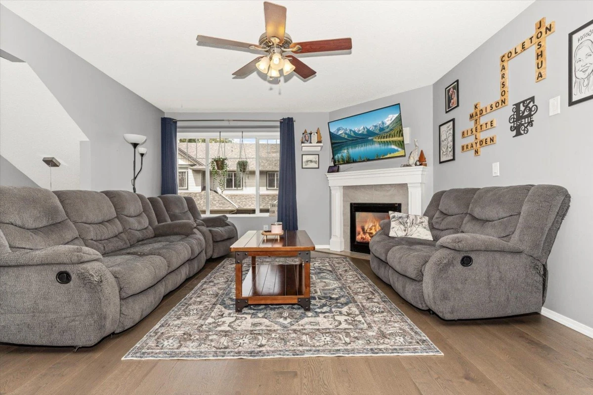 Dining Area Photo of 10 46330 Valleyview Road, Chilliwack, BC