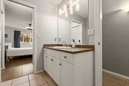 Guest Bathroom Photo of 10 46330 Valleyview Road, Chilliwack, BC