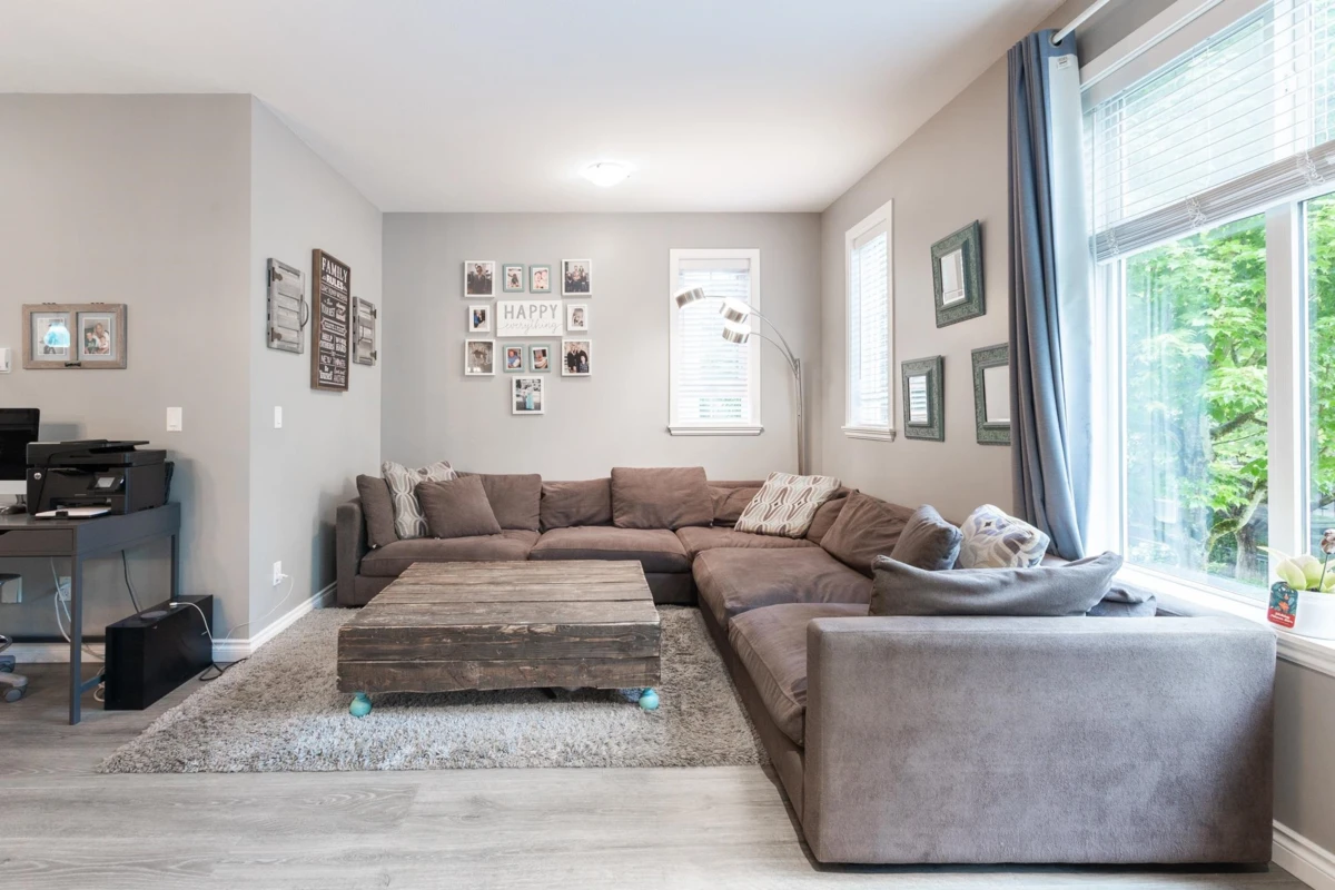 Family Room Photo of 129 18777 68a Avenue, Surrey, BC