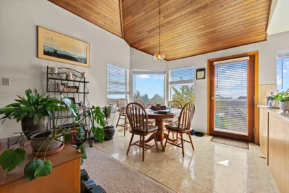 Primary Bathroom Photo of 307 Rosehill Wynd, Tsawwassen, BC