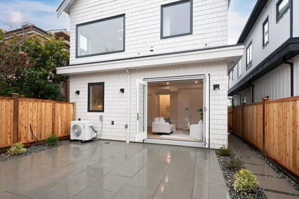 Exterior Rear Photo of 4424 W 4th Avenue, Vancouver, BC