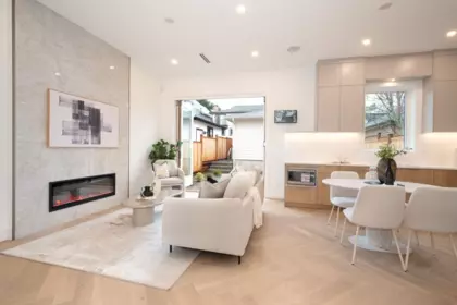 Kitchen Island Photo of 4424 W 4th Avenue, Vancouver, BC