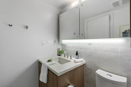 Primary Bathroom Photo of 3908 13696 100 Avenue, Surrey, BC