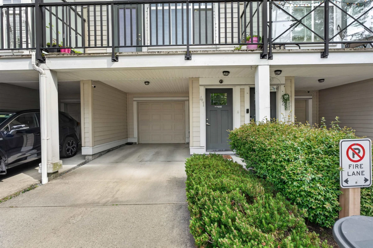 Living Room Photo of 41 12775 63 Avenue, Surrey, BC
