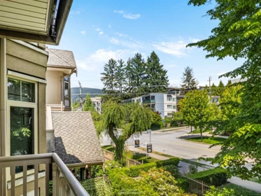 Backyard Photo of 409 2059 Chesterfield Avenue, North Vancouver, BC