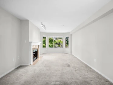 Primary Bedroom Photo of 409 2059 Chesterfield Avenue, North Vancouver, BC