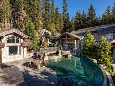 Kitchen Photo of 7469/73 Treetop Lane, Whistler, BC