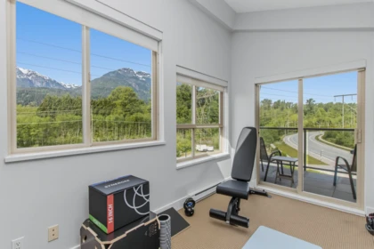 Guest Bathroom Photo of 2 40775 Tantalus Road, Squamish, BC