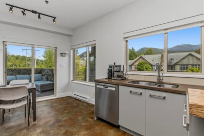 Kitchen Island Photo of 2 40775 Tantalus Road, Squamish, BC