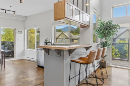 Kitchen Photo of 2 40775 Tantalus Road, Squamish, BC