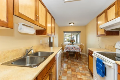 Kitchen Island Photo of 46 2081 Winfield Drive, Abbotsford, BC